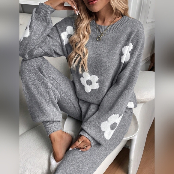 2pcs White Crochet Floral Pattern Sweater Top And Pants Knit Set F
